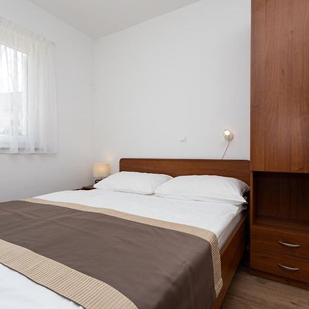 Apartments Crnekovic V Baška Екстериор снимка
