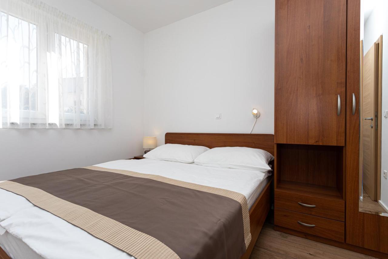 Apartments Crnekovic V Baška Екстериор снимка