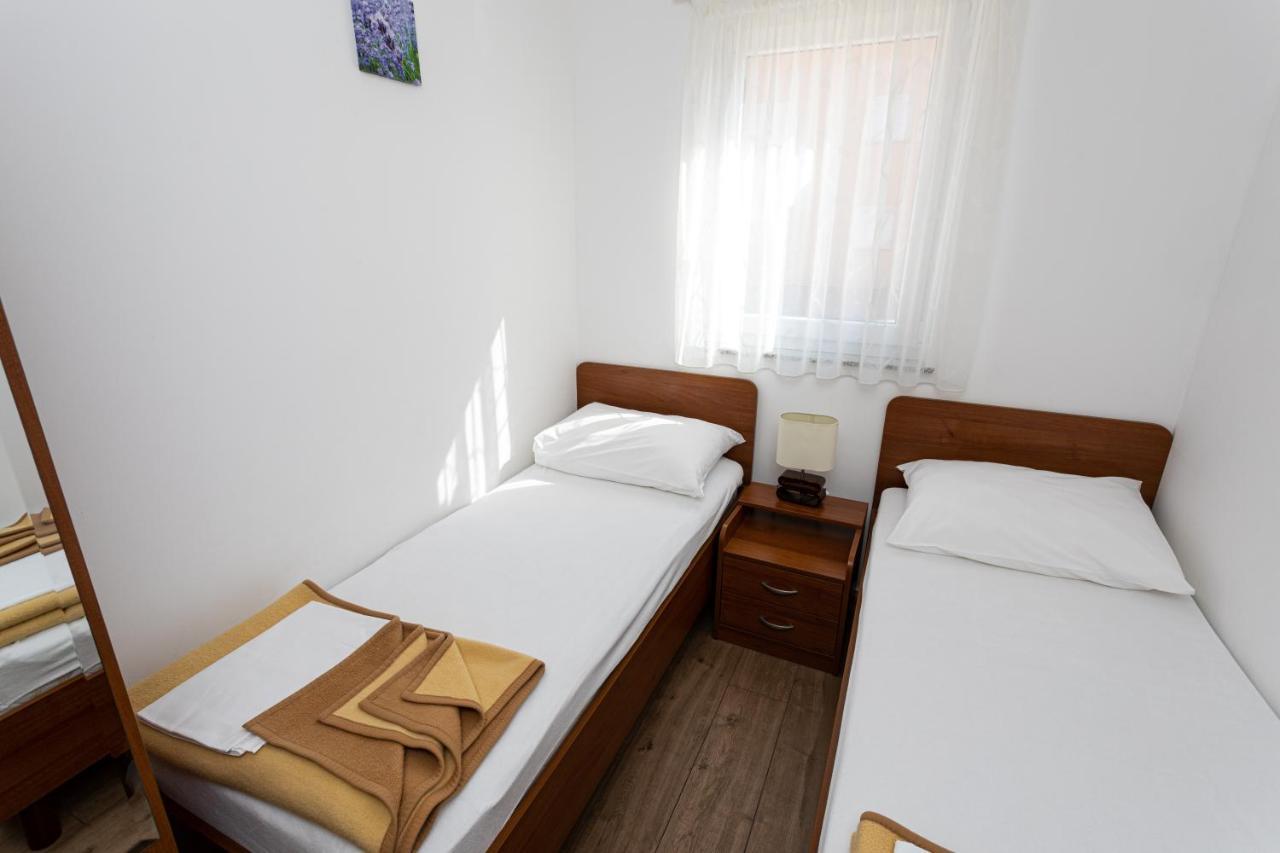 Apartments Crnekovic V Baška Екстериор снимка
