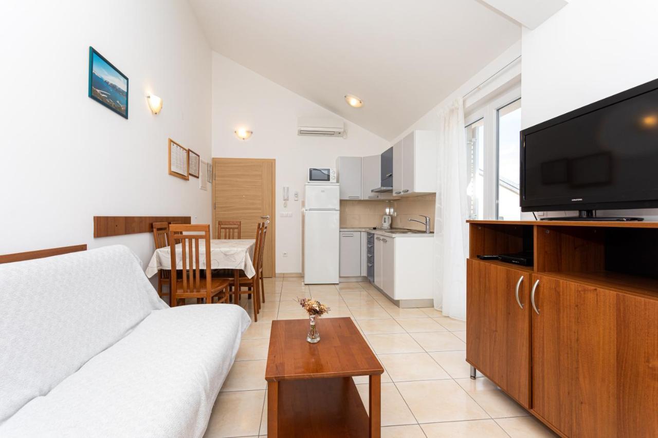 Apartments Crnekovic V Baška Екстериор снимка