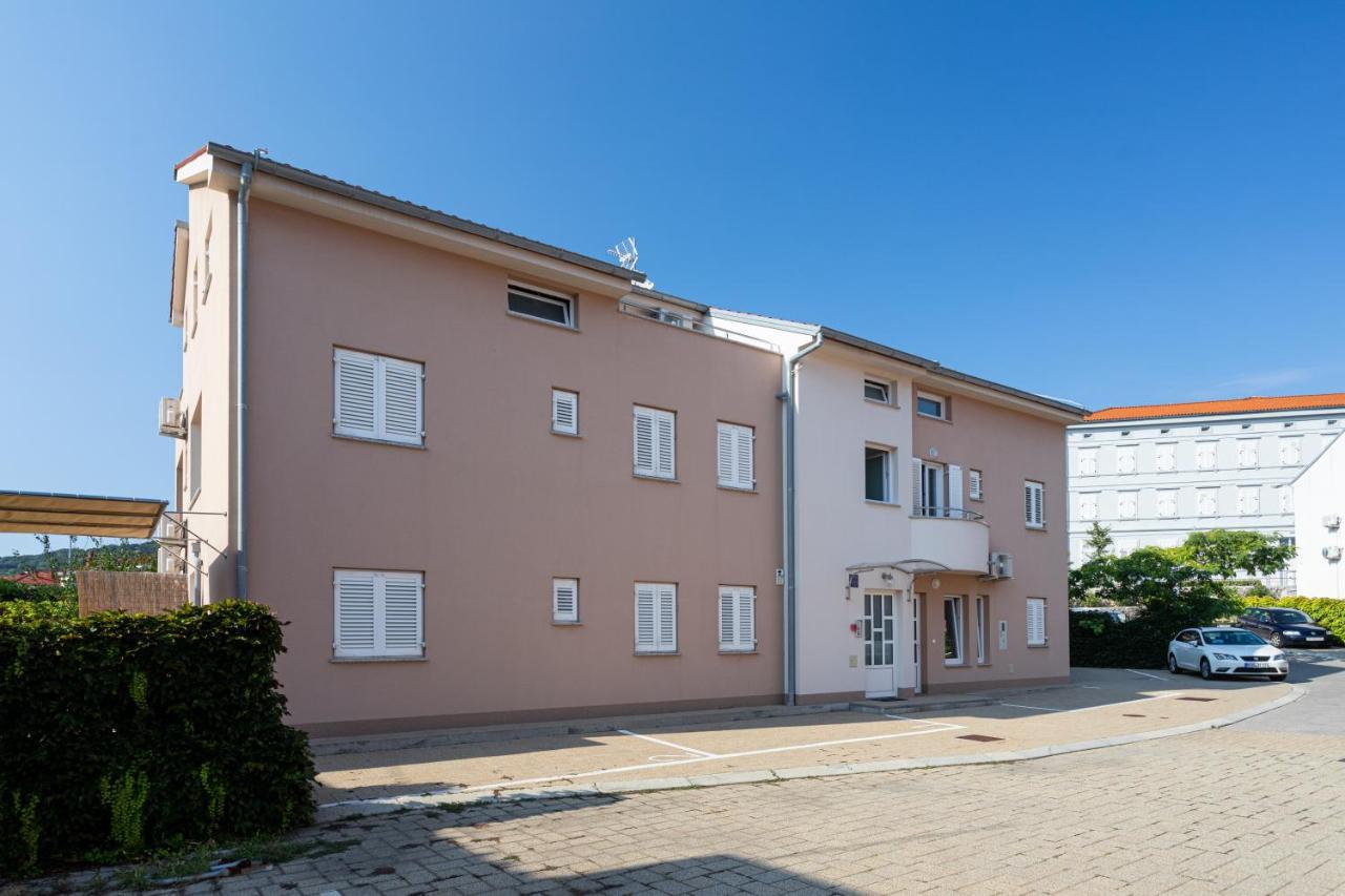 Apartments Crnekovic V Baška Екстериор снимка