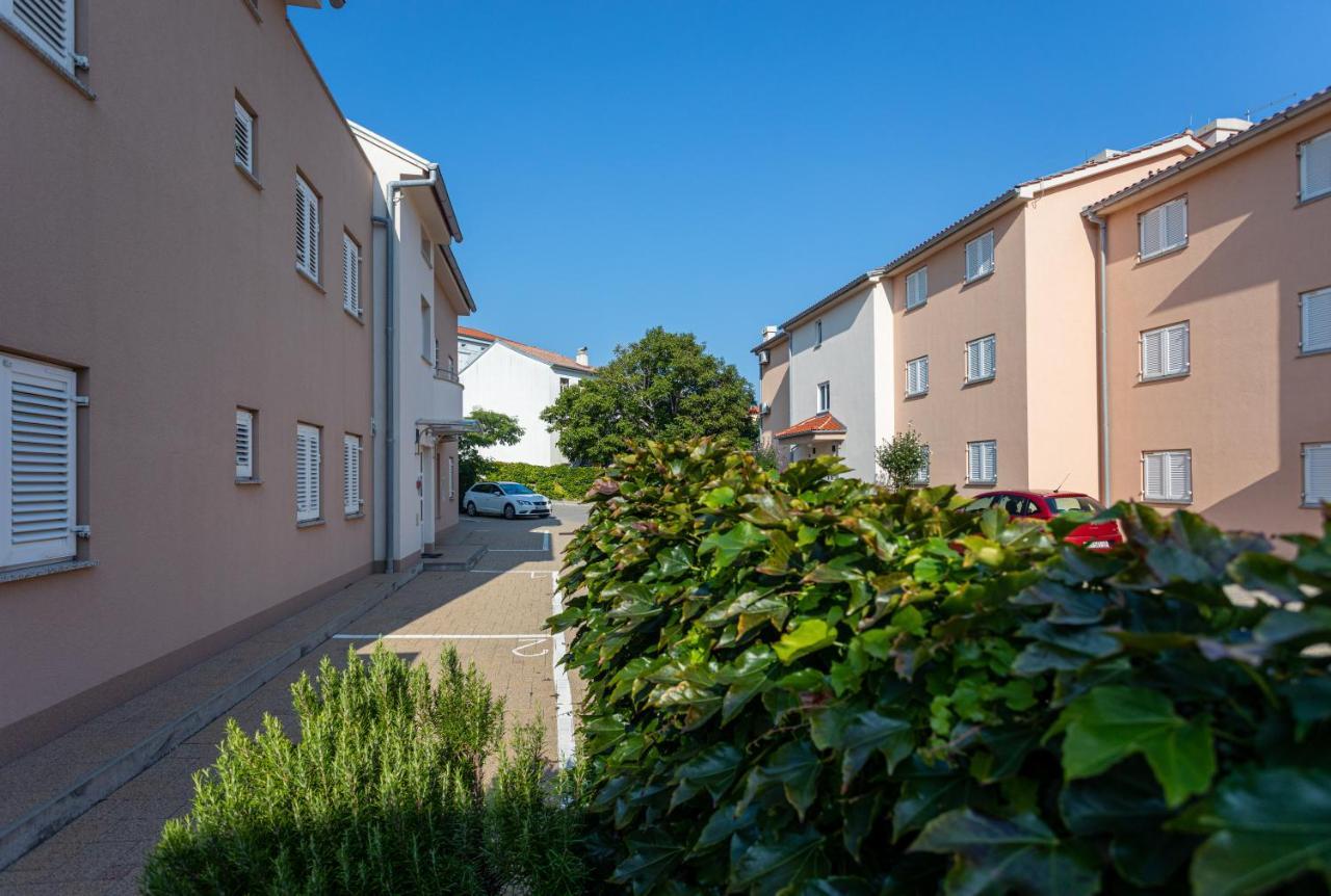 Apartments Crnekovic V Baška Екстериор снимка